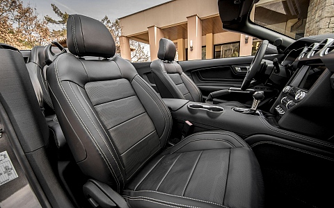 Ford Mustang Convertible (2018) - Interijer