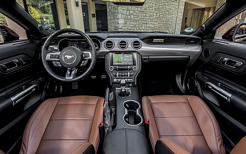 Ford Mustang Convertible (2018) - Interijer