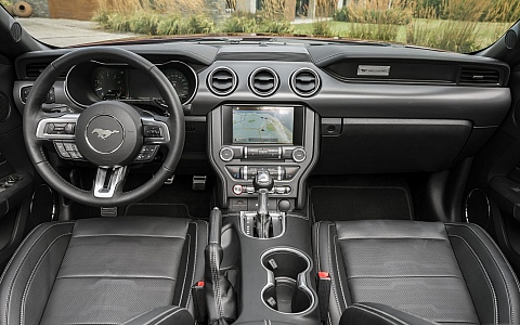 Ford Mustang Convertible (2018) - Interijer