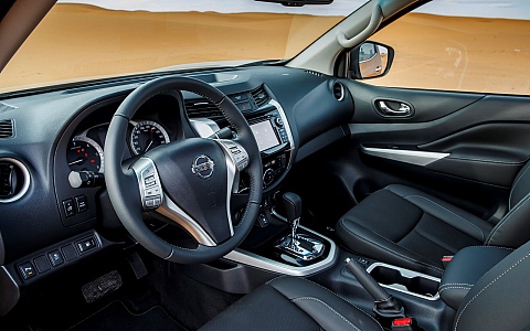 Nissan Navara King Cab (2015) - Interijer