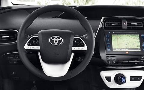 Toyota Prius (2016) - Interijer