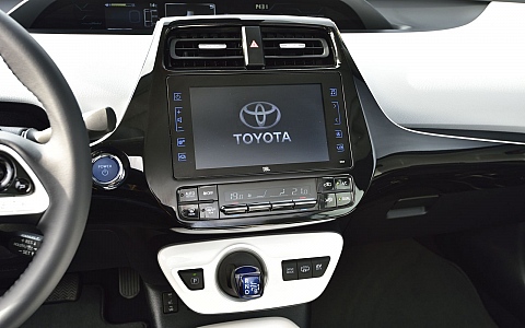 Toyota Prius Plug-in (2016) - Interijer
