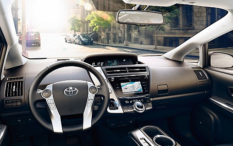 Toyota Prius+ (2015) - Interijer