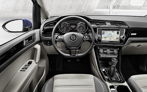 Volkswagen Touran (2015) - Interijer