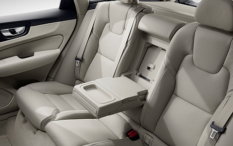 Volvo XC60 (2018) - Interijer
