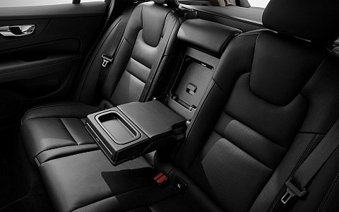 Volvo V60 (2018) - Interijer