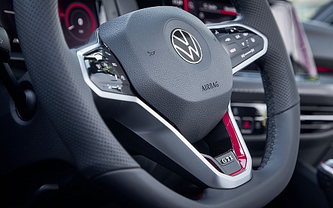 Volkswagen Golf GTI (2020) - Interijer