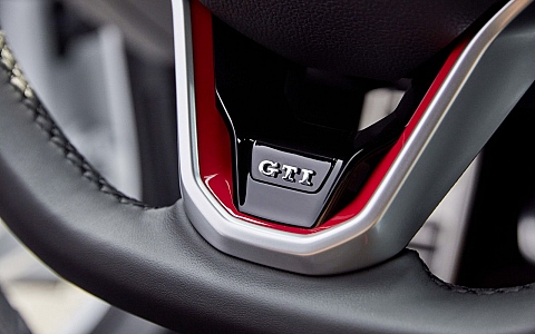 Volkswagen Golf GTI (2020) - Interijer