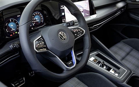 Volkswagen Golf GTE (2020) - Interijer