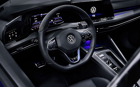 Volkswagen Golf R (2021) - Interijer
